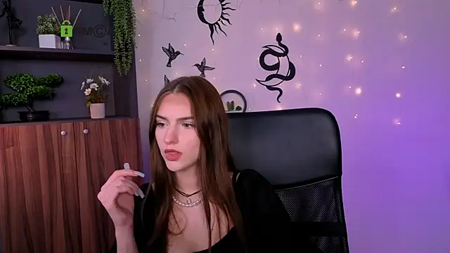 naomi perl online show from 08/09/26, 09:15