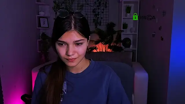 Snapshot of kiaraa_belle chatting on 06/19/26, 10:21 kiaraa belle online show from 06/19/26, 10:21