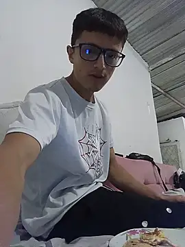 Snapshot of Davitfitnosuke chatting on 06/13/26, 03:15 Davitfitnosuke online show from 06/13/26, 03:15