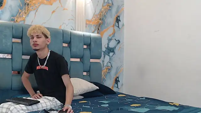 Hot skinny guys online show from 07/01/26, 08:31