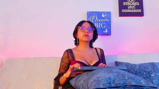 Snapshot of dhalya_roses chatting on 06/12/26, 03:10 dhalya roses online show from 06/12/26, 03:10