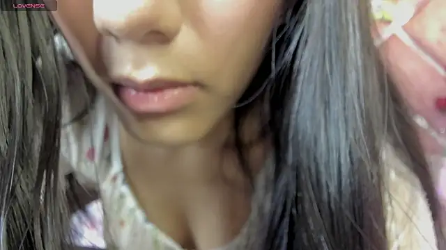 Snapshot of Carla_Alvez chatting on 06/18/26, 02:33 Carla Alvez online show from 06/18/26, 02:33