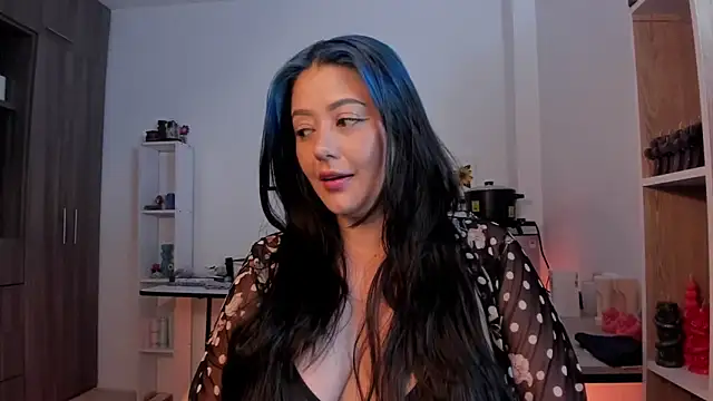 LauraToro  online show from 04/01/26, 04:36