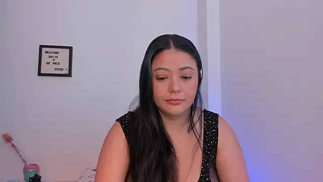 LauraToro  online show from 02/15/26, 04:39