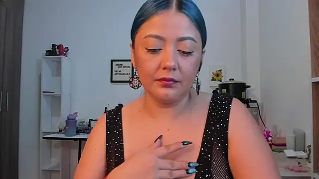 LauraToro  online show from 04/08/26, 02:18