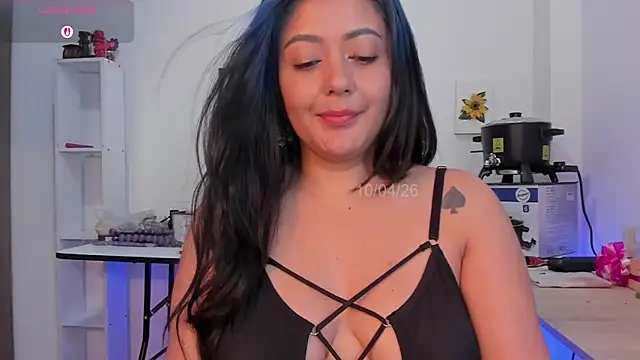 LauraToro  online show from 04/11/26, 03:14