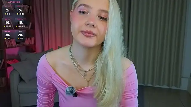 Snapshot of OlliviaBr0wn chatting on 06/20/26, 10:42 OlliviaBr0wn online show from 06/20/26, 10:42