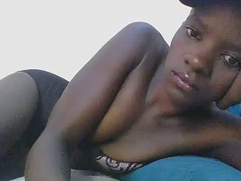 Snapshot of ebonypetite2 chatting on 07/07/26, 03:53 ebonypetite2 online show from 07/07/26, 03:53