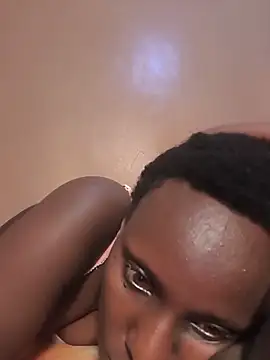 Snapshot of lavinsexy chatting on 06/19/26, 12:44 lavinsexy online show from 06/19/26, 12:44