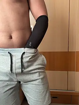 muscularZoro online show from 06/16/26, 12:16