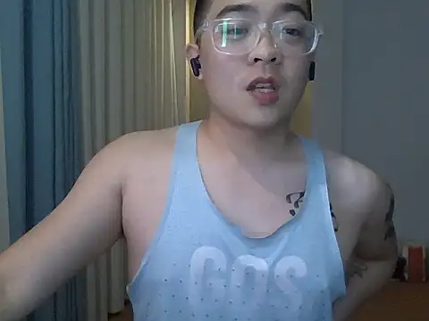 Snapshot of iamtobias chatting on 06/09/26, 04:19 iamtobias online show from 06/09/26, 04:19