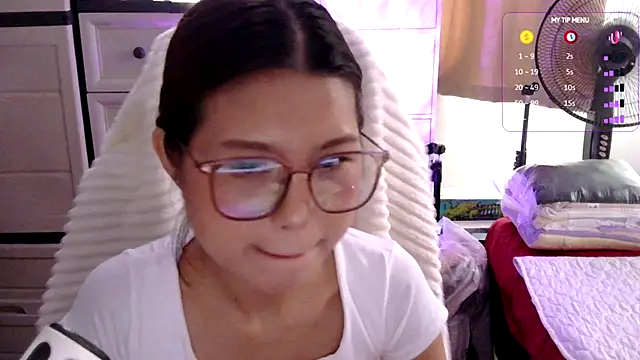 Snapshot of urgrl_portia chatting on 07/24/26, 09:49 urgrl portia online show from 07/24/26, 09:49