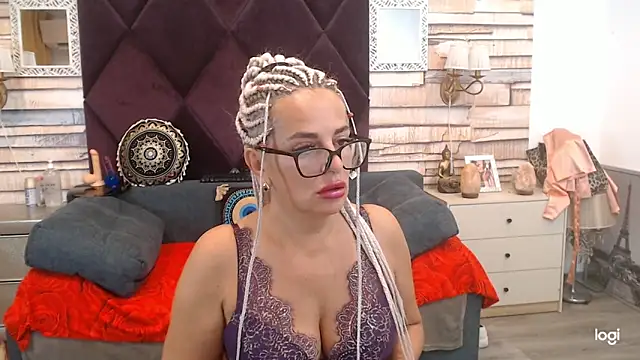 Snapshot of ElviraZoi chatting on 07/23/26, 06:55 ElviraZoi online show from 07/23/26, 06:55