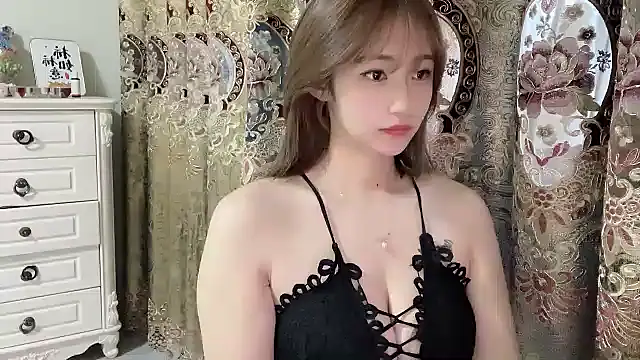 yiyi13 online show from 07/13/26, 07:07