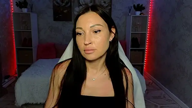 NikoleMills online show from 06/10/26, 06:58