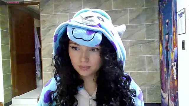 Diamond Curls online show from 07/23/26, 03:52