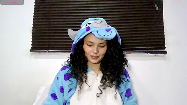 Diamond Curls online show from 06/11/26, 03:20