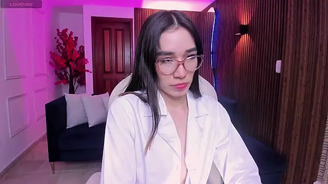 Snapshot of Emma_caarter_ chatting on 06/26/26, 03:12 Emma caarter online show from 06/26/26, 03:12