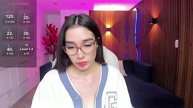 Snapshot of Emma_caarter_ chatting on 06/30/26, 04:12 Emma caarter online show from 06/30/26, 04:12