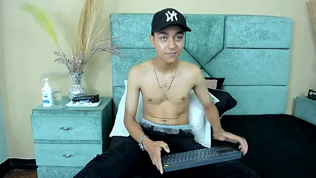 Snapshot of KyleeSmiith chatting on 06/11/26, 03:47 KyleeSmiith online show from 06/11/26, 03:47