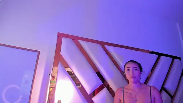 Mariana Smiith  online show from 07/27/26, 07:43