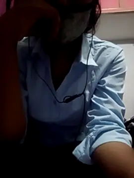 Snapshot of Virgin_girl_001 chatting on 06/10/26, 05:19 Virgin girl 001 online show from 06/10/26, 05:19