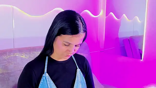 MiaHansson online show from 06/21/26, 10:10