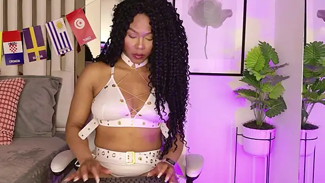 Anabella London online show from 07/18/26, 11:08