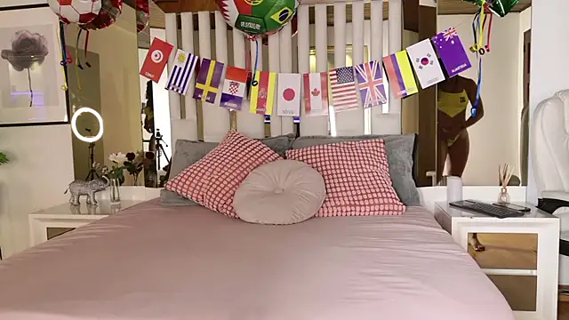Anabella London online show from 06/17/26, 11:31