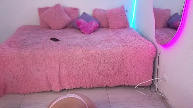 aylanii  online show from 07/08/26, 12:17