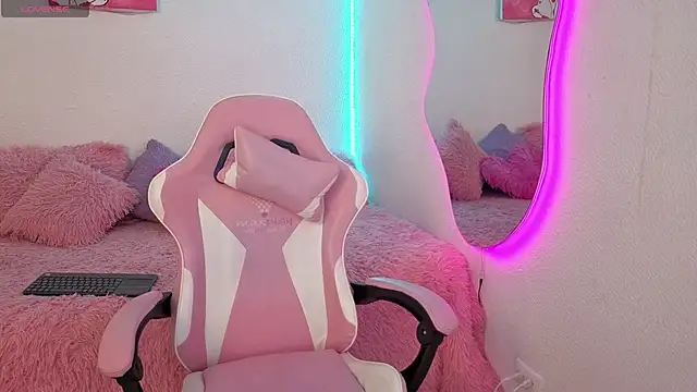 aylanii  online show from 06/11/26, 12:32