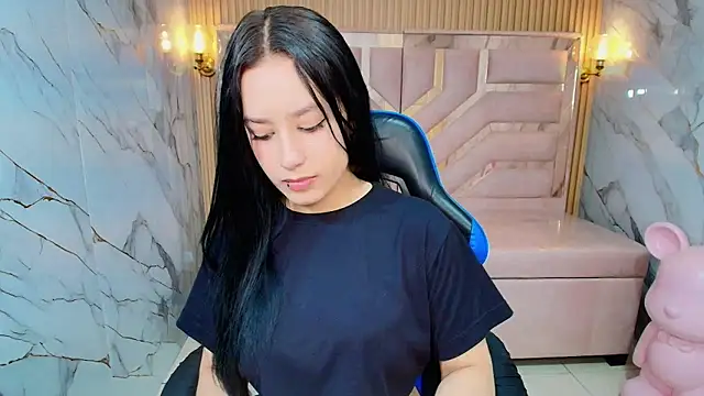 Aleja r  online show from 06/21/26, 12:22