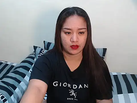 Snapshot of GorgeousPinay_x chatting on 07/18/26, 01:14 GorgeousPinay x online show from 07/18/26, 01:14