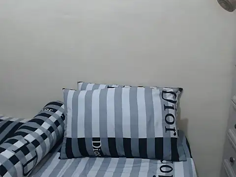 Snapshot of GorgeousPinay_x chatting on 06/19/26, 04:40 GorgeousPinay x online show from 06/19/26, 04:40