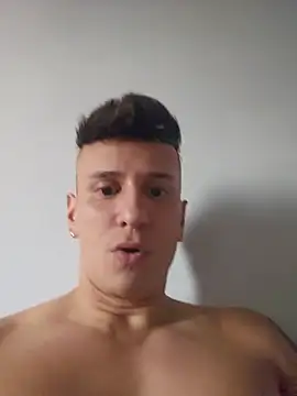 leocastro2920 online show from 06/28/26, 03:51