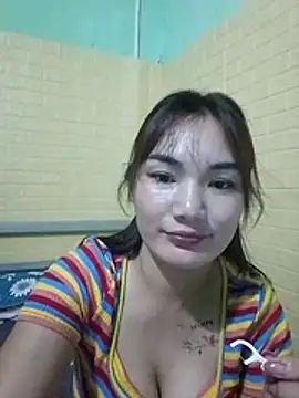 Snapshot of Voiva11 chatting on 07/17/26, 02:42 Voiva11 online show from 07/17/26, 02:42