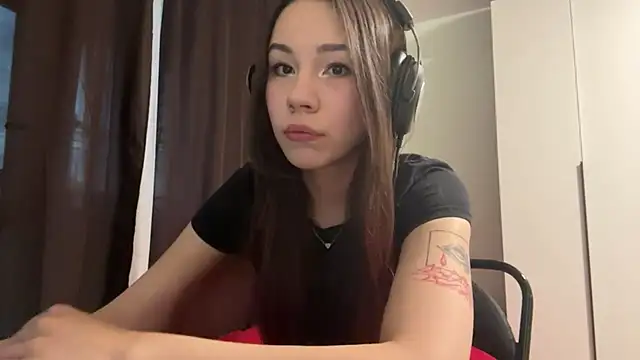 HotGirlMilla online show from 06/20/26, 07:41