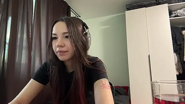 HotGirlMilla online show from 06/21/26, 06:46