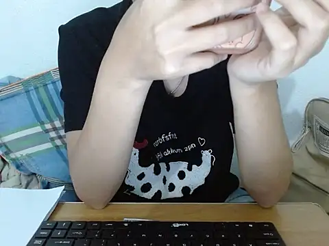 ThuyTien279 online show from 07/08/26, 04:07