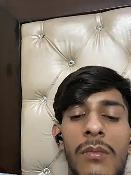 ronnnnn718 online show from 06/17/26, 08:19