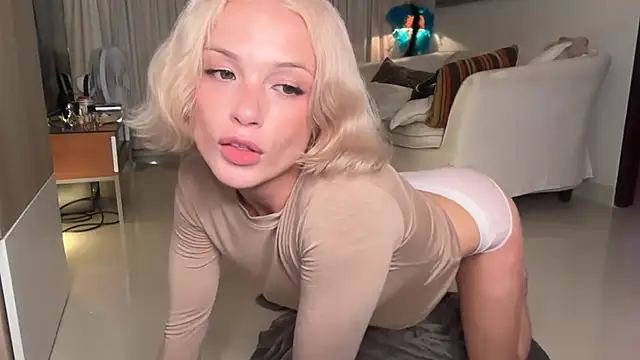 Snapshot of polino4ka6999 chatting on 06/27/26, 04:02 polino4ka6999 online show from 06/27/26, 04:02