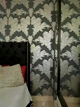 Aurora Luxx online show from 06/18/26, 01:16