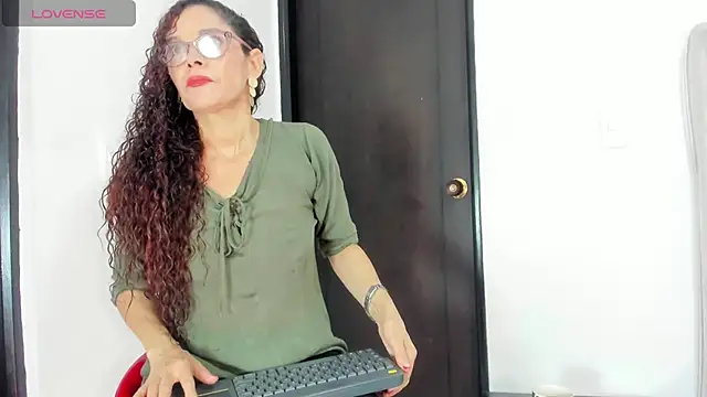 Snapshot of kataleya_saenz1 chatting on 06/30/26, 12:49 kataleya saenz1 online show from 06/30/26, 12:49