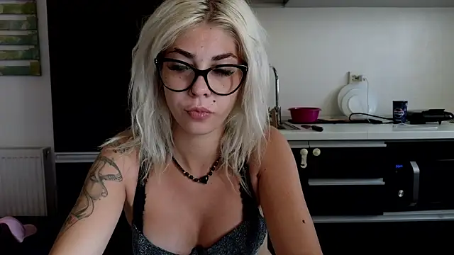 Sarahcamsx online show from 07/17/26, 08:22