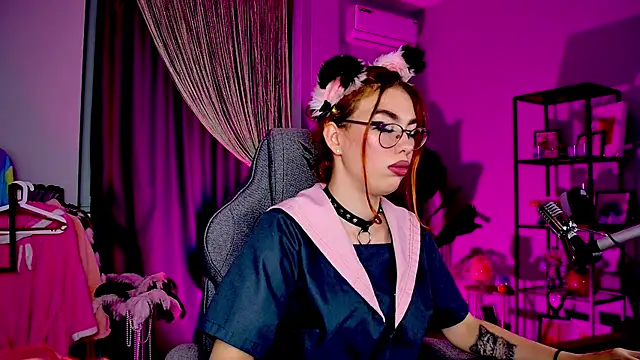 SeraphineDuskryn online show from 08/03/26, 08:04