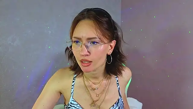 Snapshot of Emmiennova chatting on 06/14/26, 01:23 Emmiennova online show from 06/14/26, 01:23