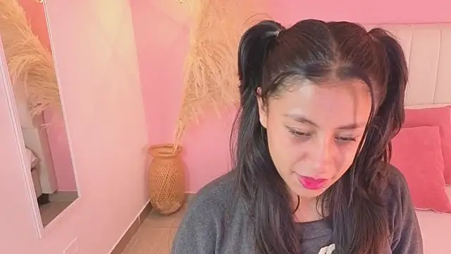 Snapshot of valeria__torres chatting on 06/19/26, 11:16 valeria torres online show from 06/19/26, 11:16