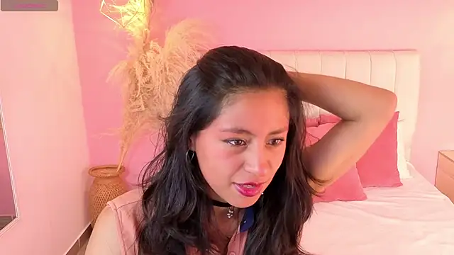 Snapshot of valeria__torres chatting on 06/12/26, 11:19 valeria torres online show from 06/12/26, 11:19