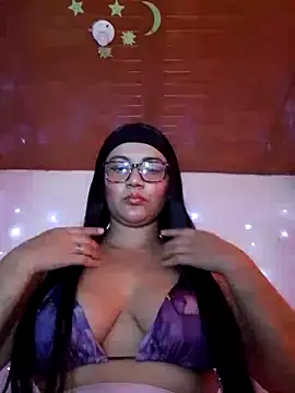 Snapshot of litle_hot chatting on 06/16/26, 10:32 litle hot online show from 06/16/26, 10:32