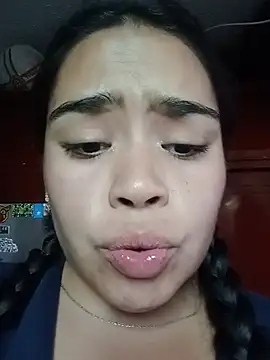 Snapshot of Violett_Cinnamon chatting on 07/28/26, 10:42 Violett Cinnamon online show from 07/28/26, 10:42